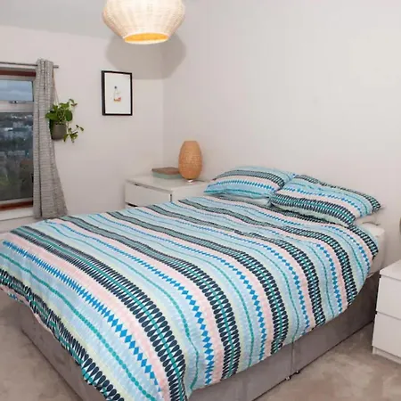 Cosy 2 Bedroom House In South * Bristol
