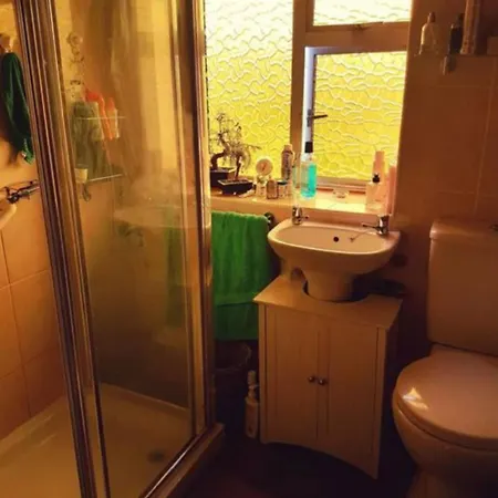 Cosy 2 Bedroom House In South *