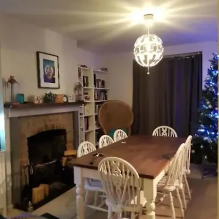 Cosy 2 Bedroom House In South * Bristol